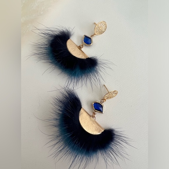 Elegant Blue Feather Dangle Earrings - Stylish Evening Retro Earrings - Picture 7 of 14